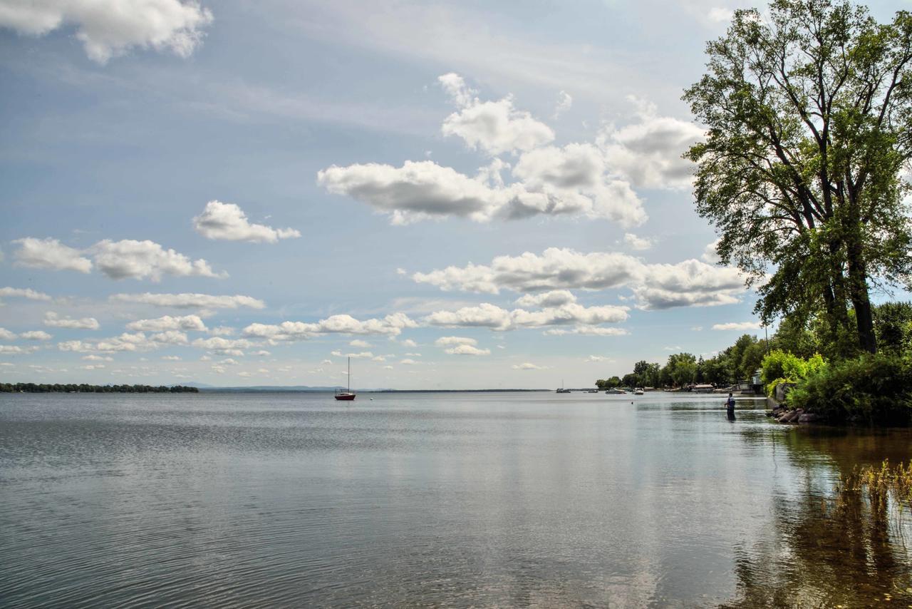 La Cache Du Lac Champlain Venise-en-Quebec Exterior photo